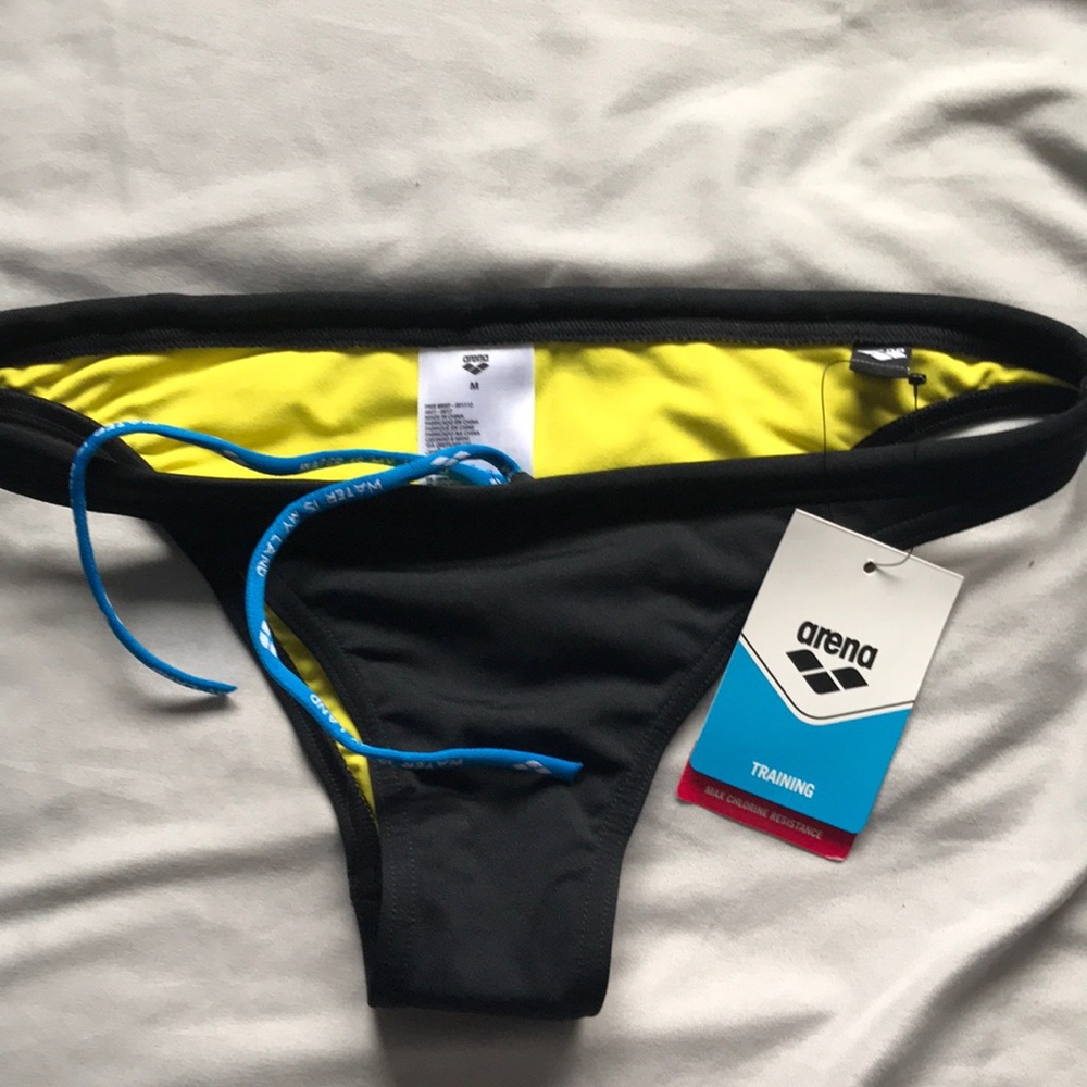 Arena Free Brief bottom w tags!